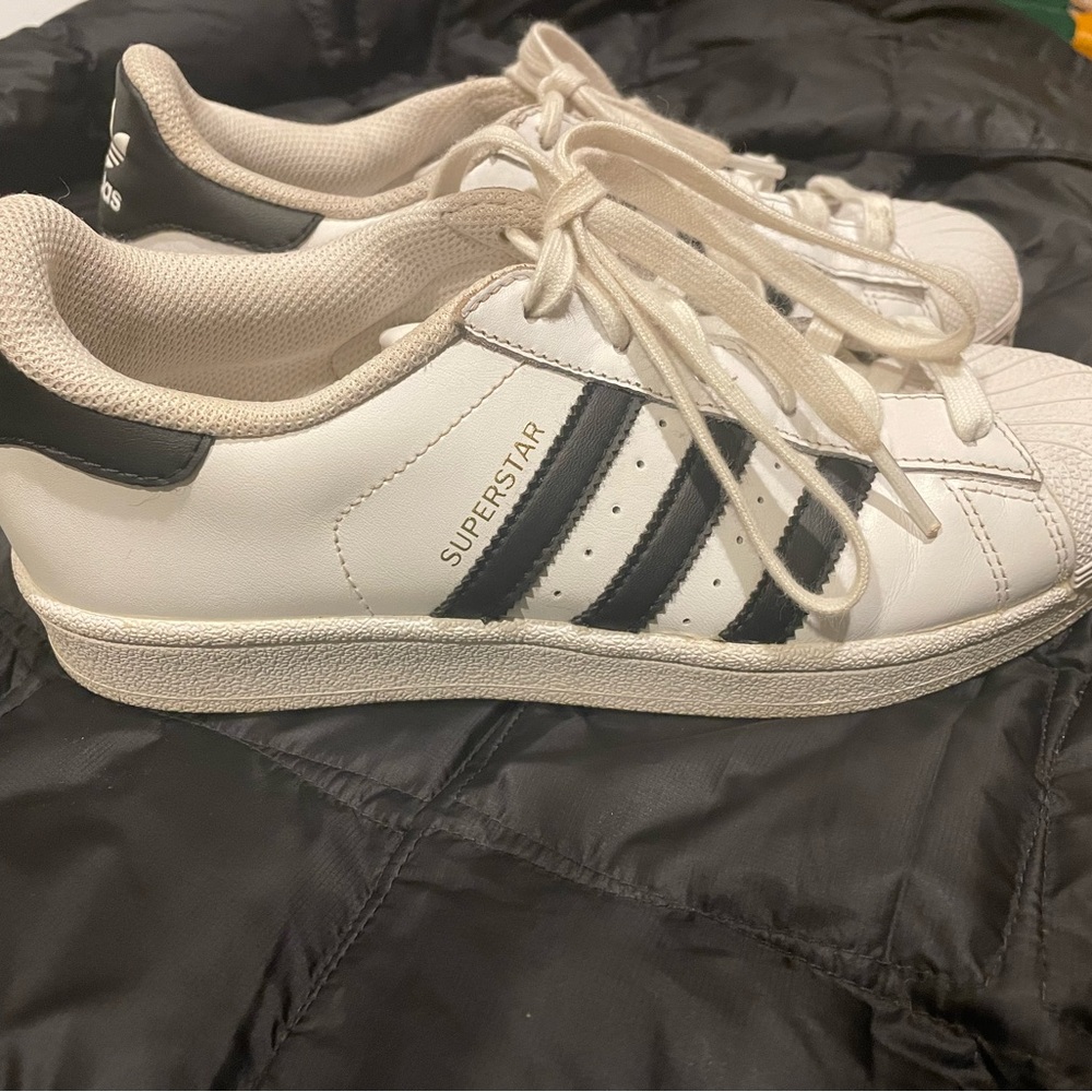 Adidas Superstar Low Top Shell Toe White with black stripes Sneakers size 6